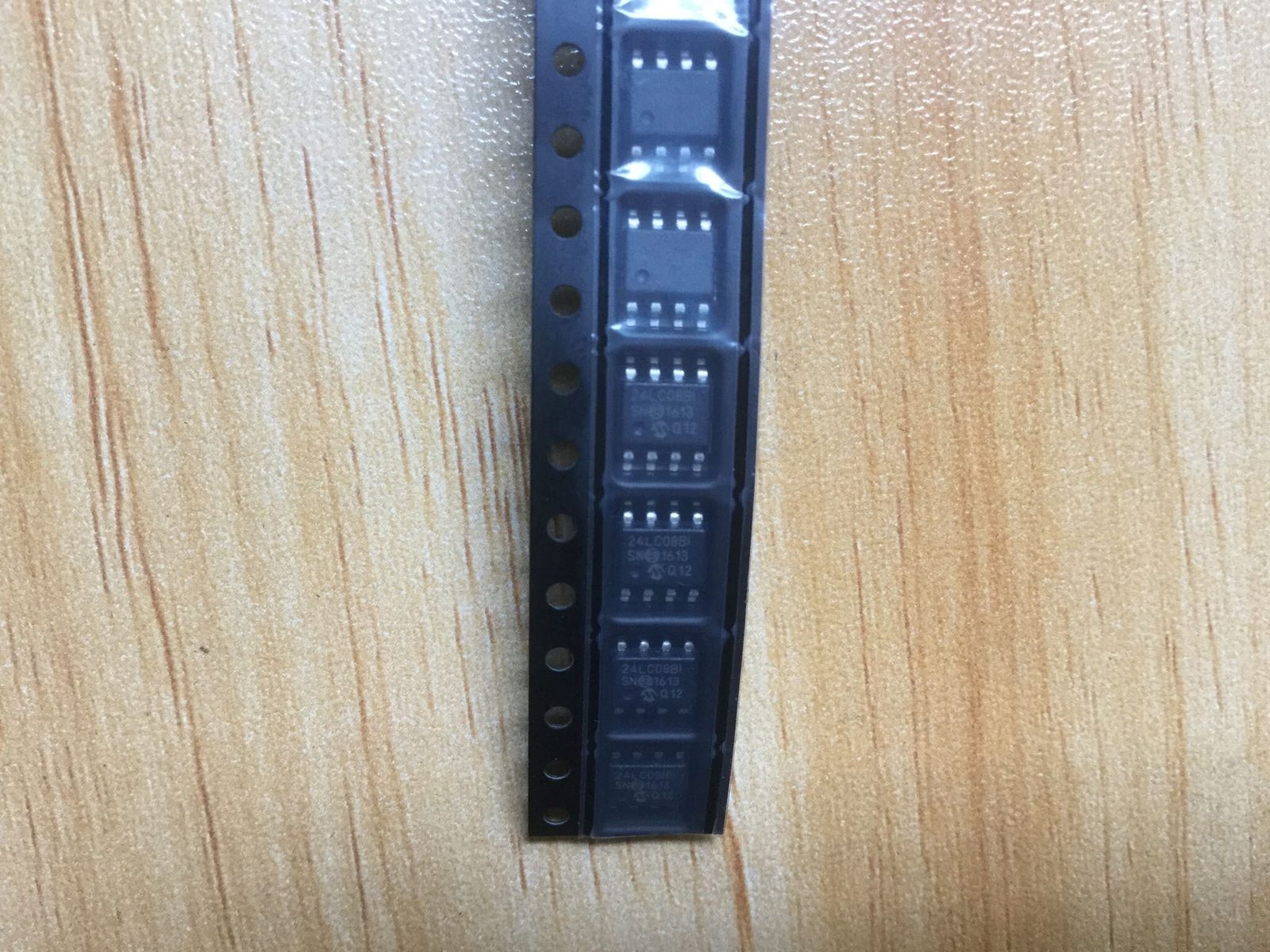 24LC08B-I-SN