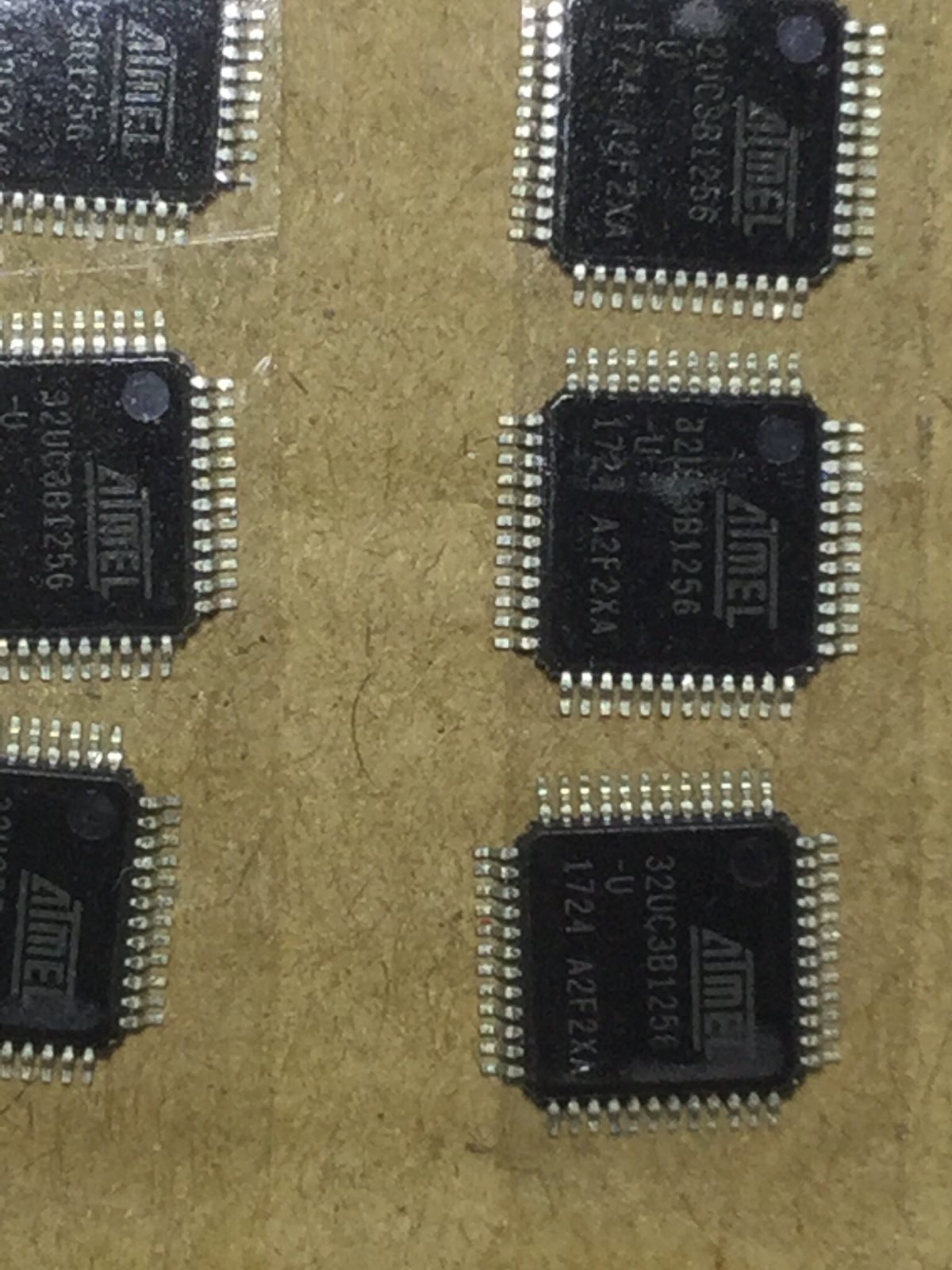 AT32UC3B1256-U