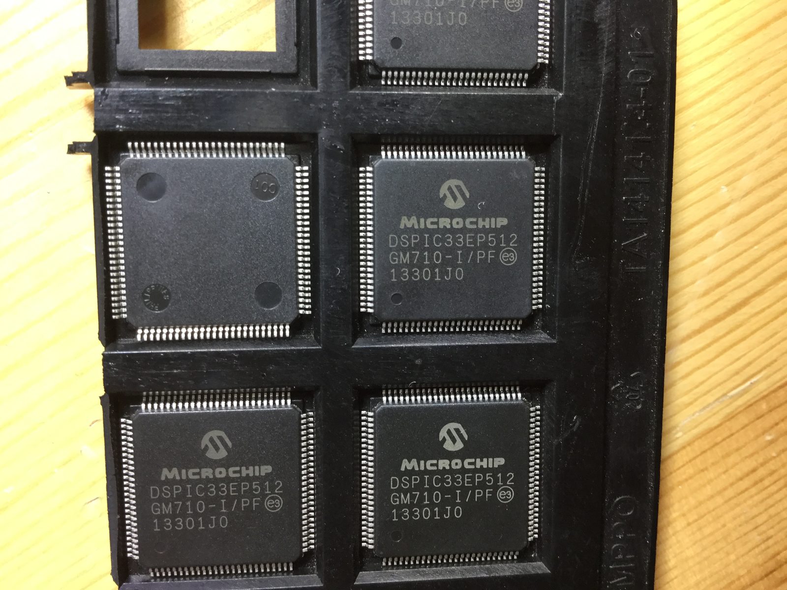 DSPIC33EP512GM710-I-PF