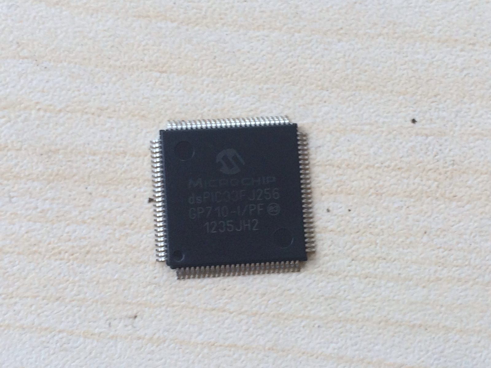 dspic33fj256gp710-i/pf
