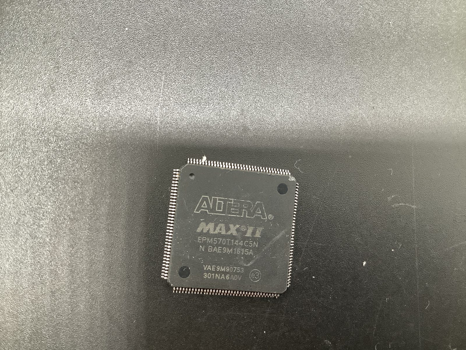EPM570T144C5N