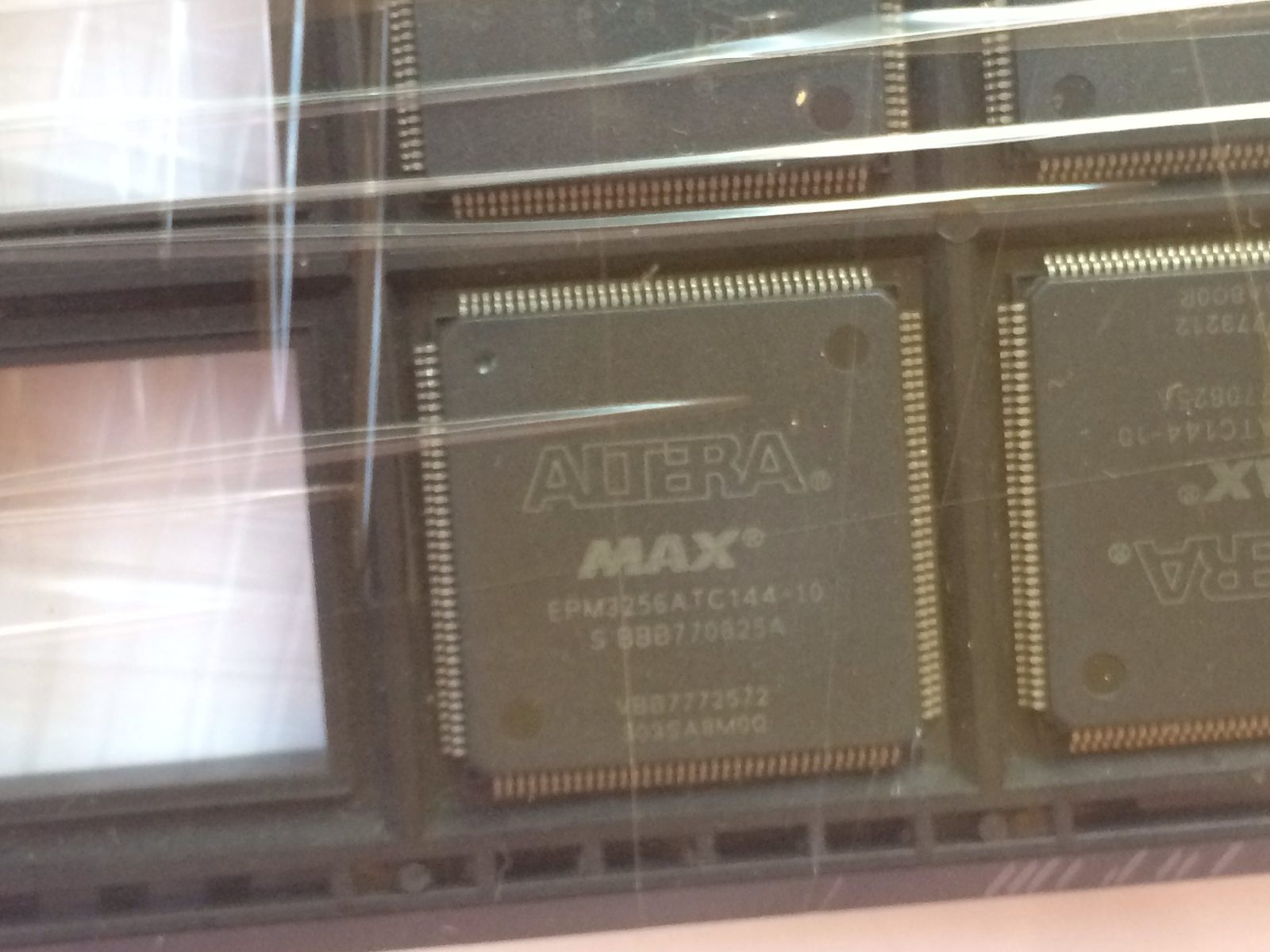 epm3256atc144-10