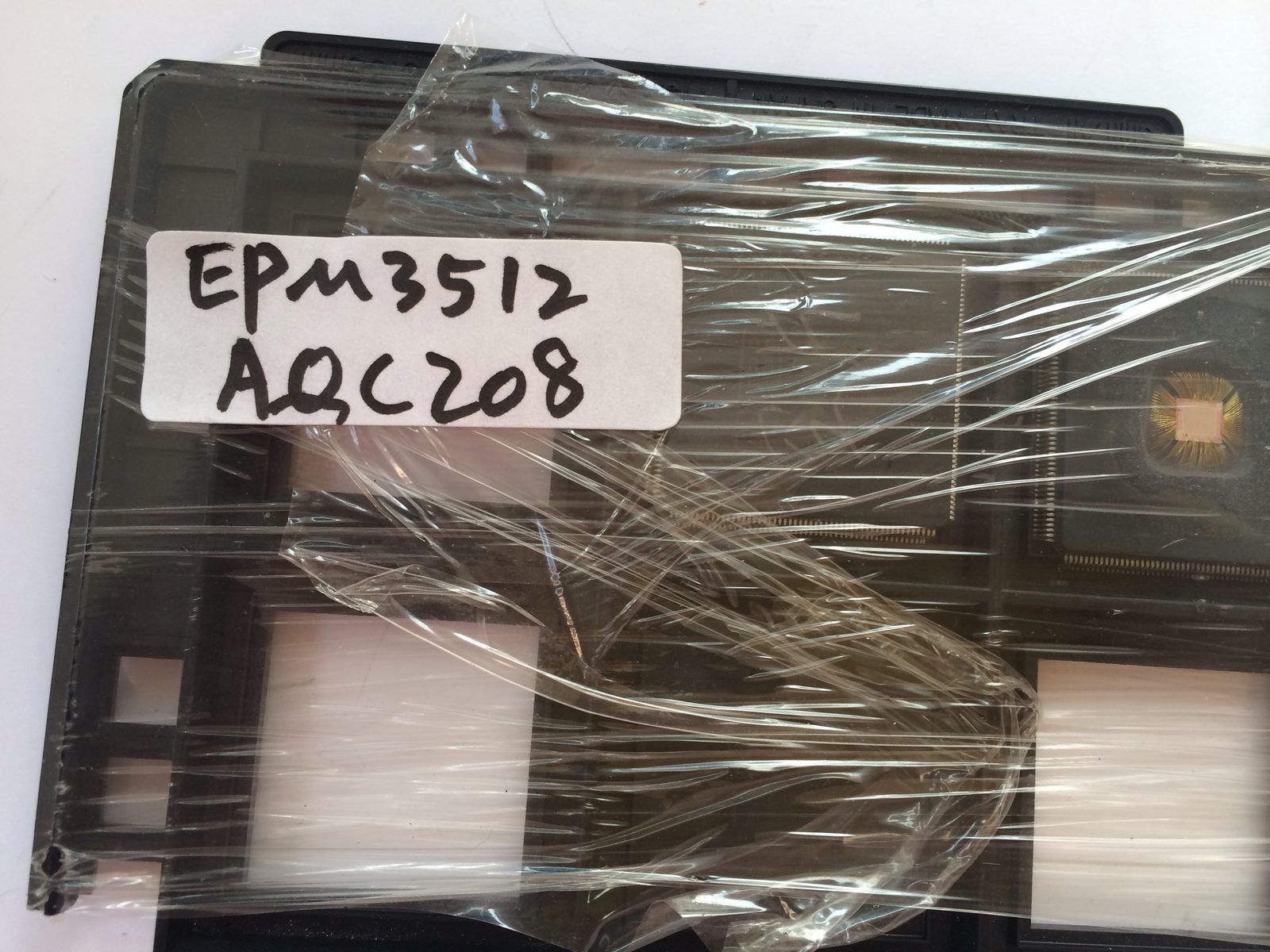 epm3512aqc208