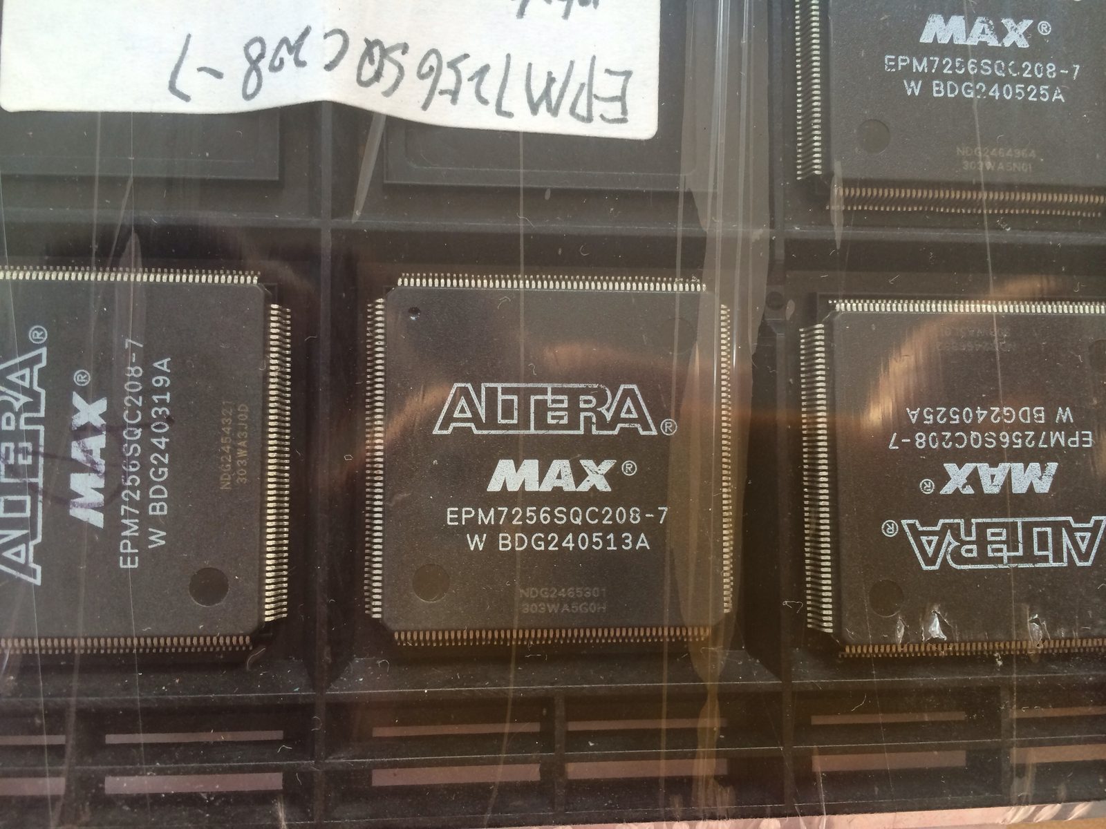 EPM7256SRC-208