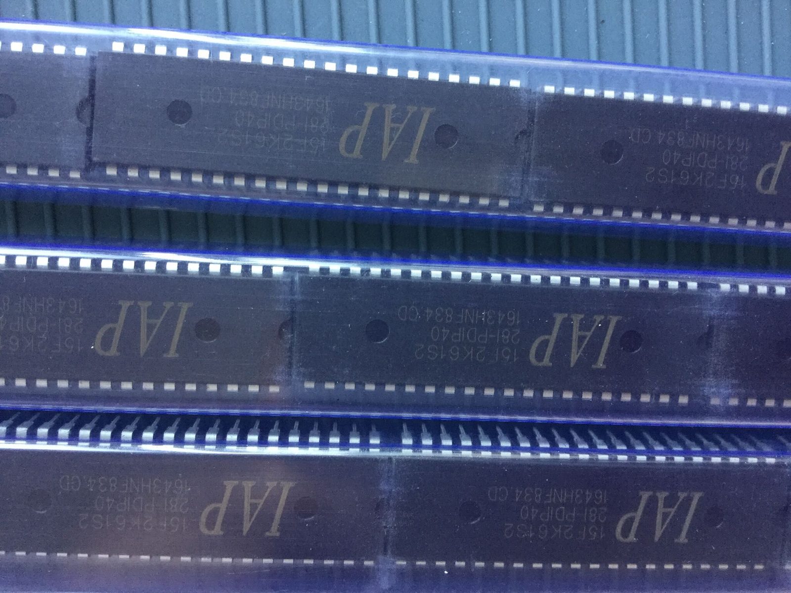 IAP15F2K61S2-28i-pdip40