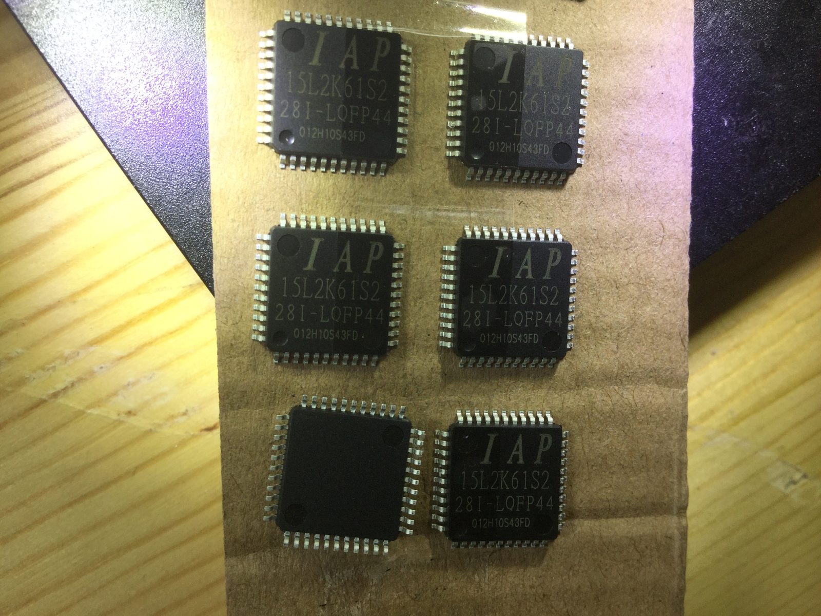 IAP15W1K29S-35I-LQFP32G