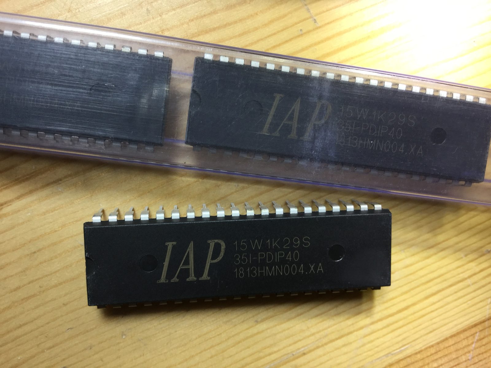 IAP15W1K29S-35I-PDIP40