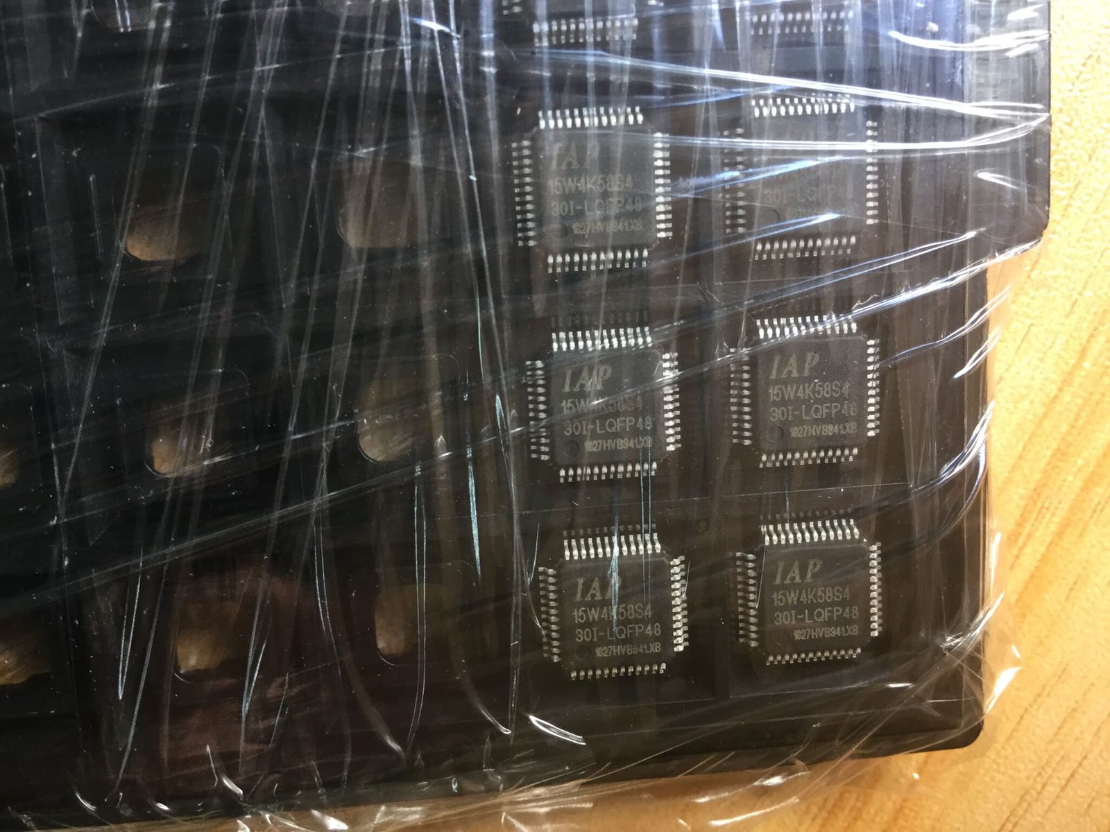 IAP15W4K58S4-30I-LQFP48