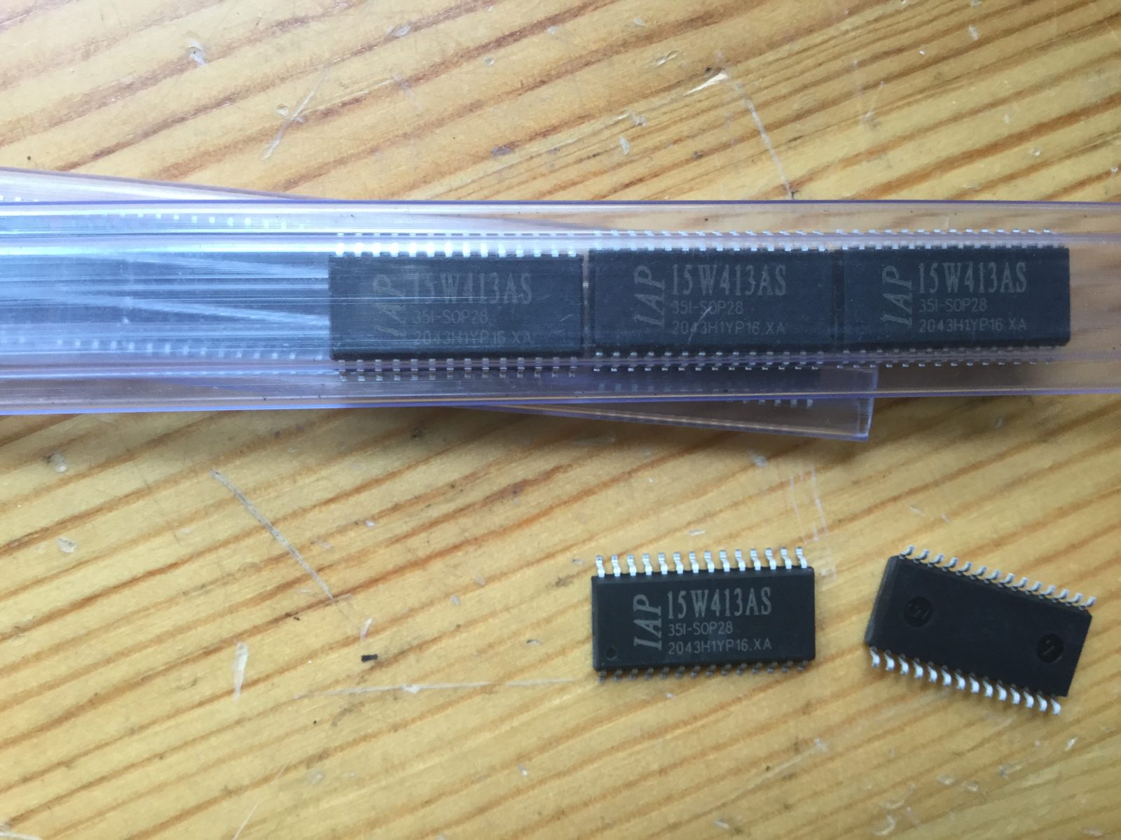IAP15W413AS-35I-SOP28
