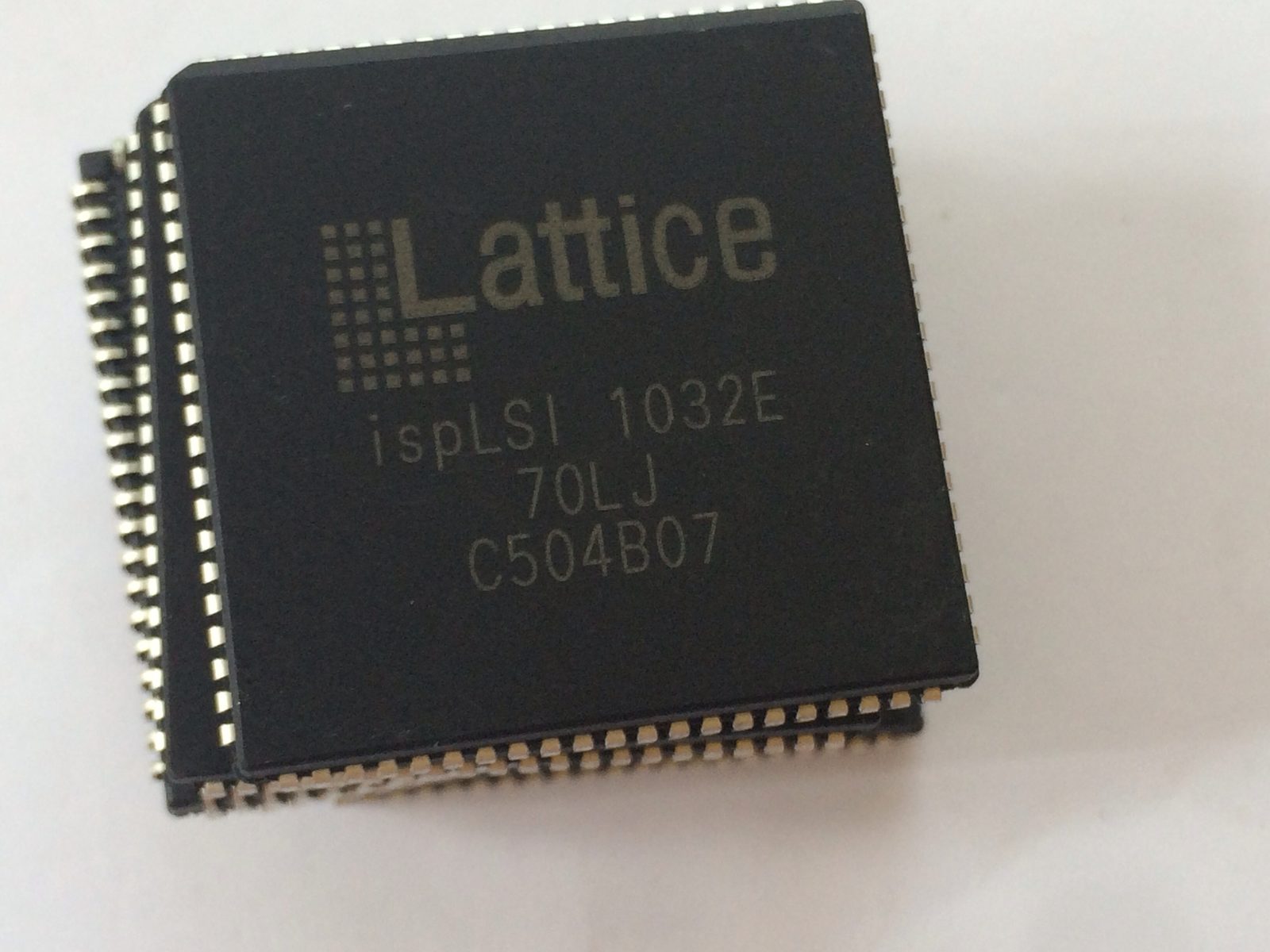 ISPLSI2032