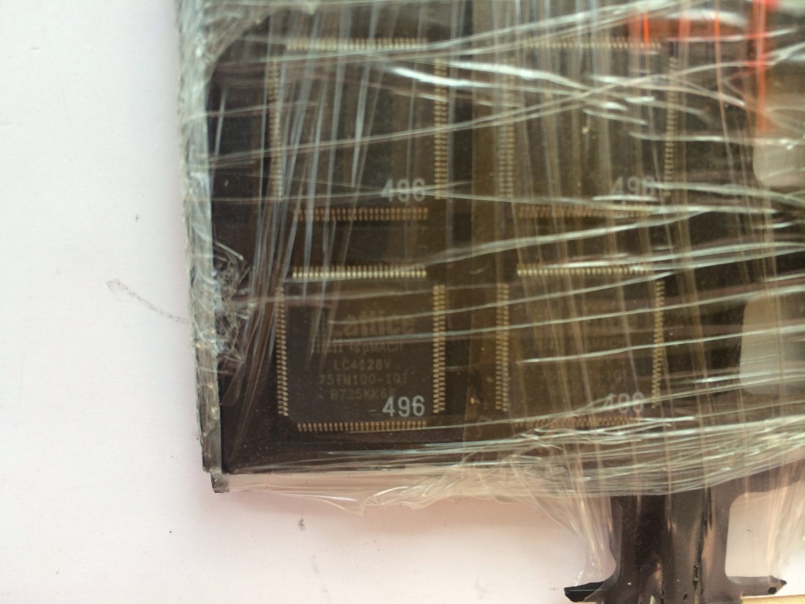 lc4128v-75tn100