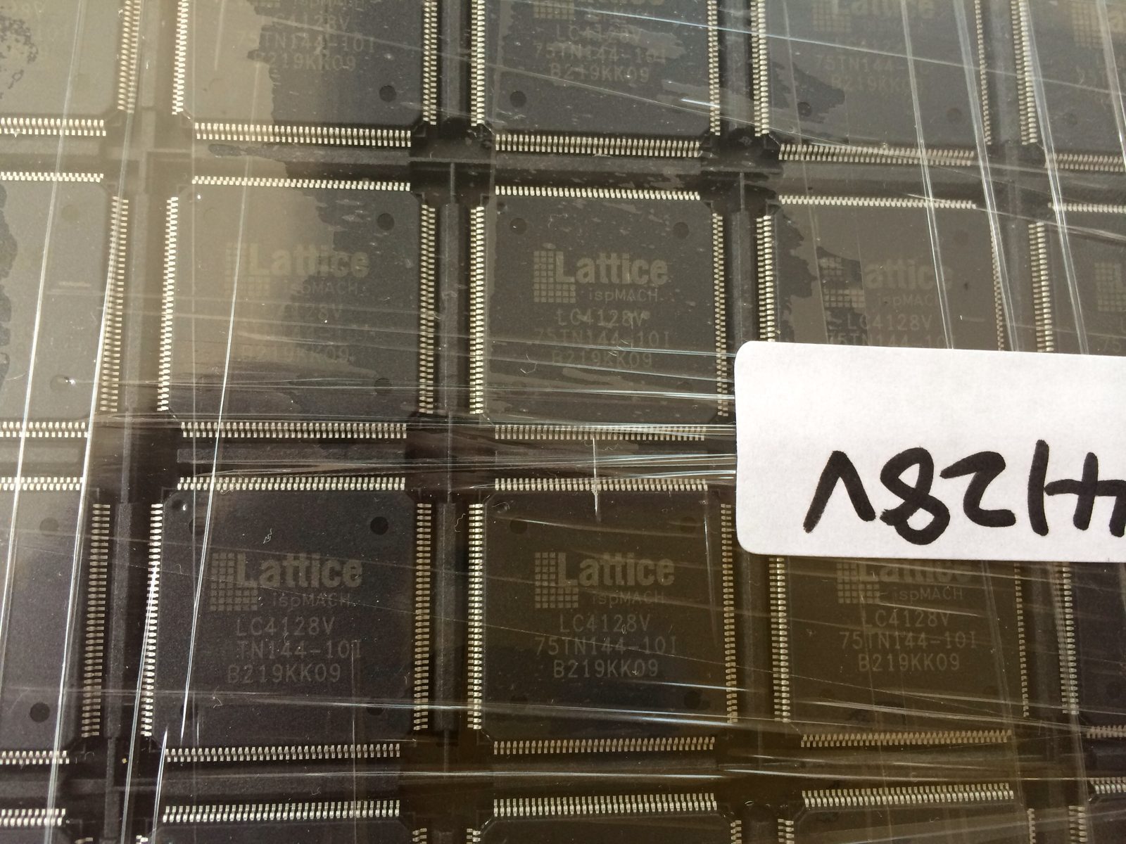 lc4128v-75tn144