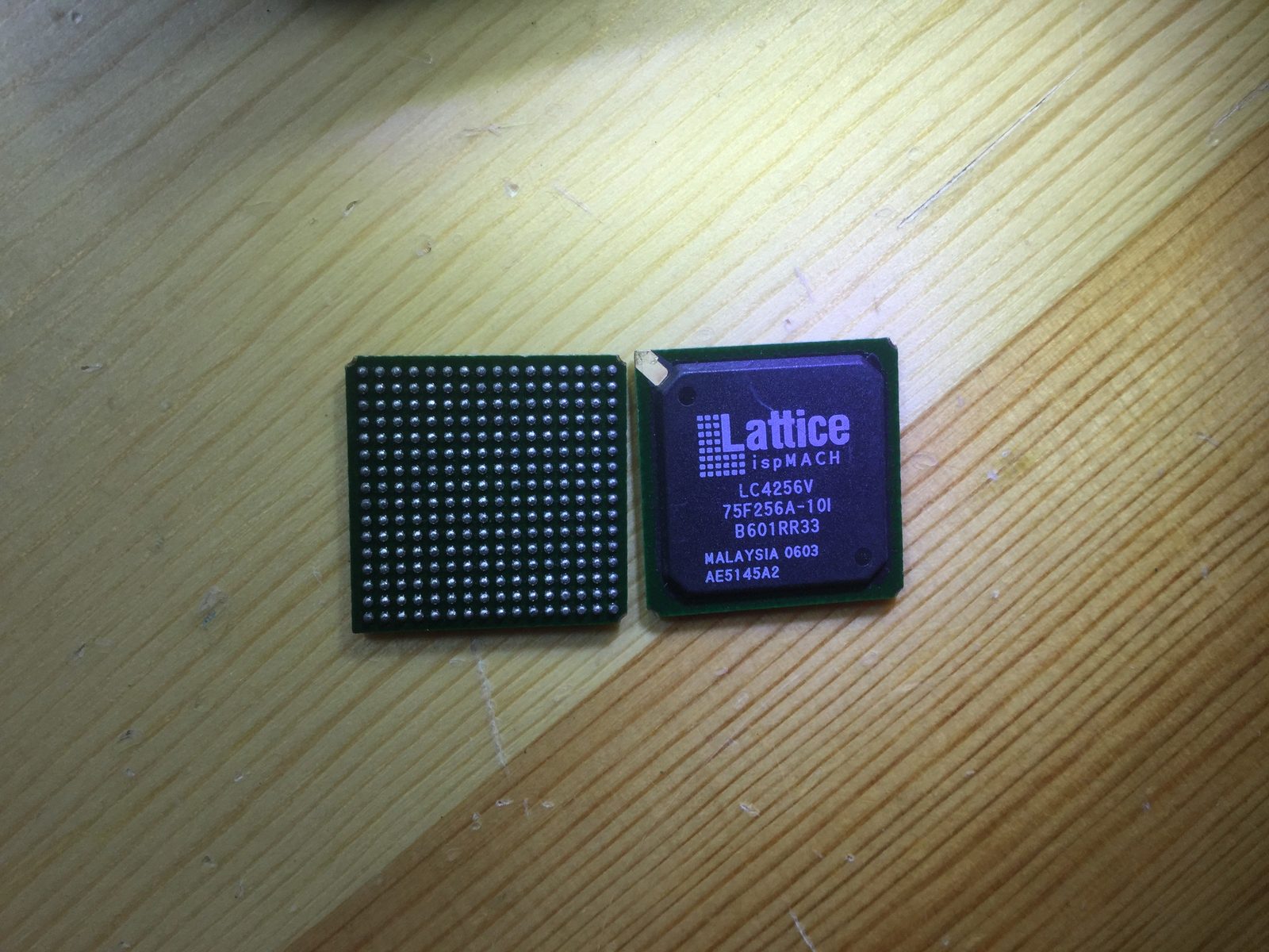 LC4256V-75FTN256A