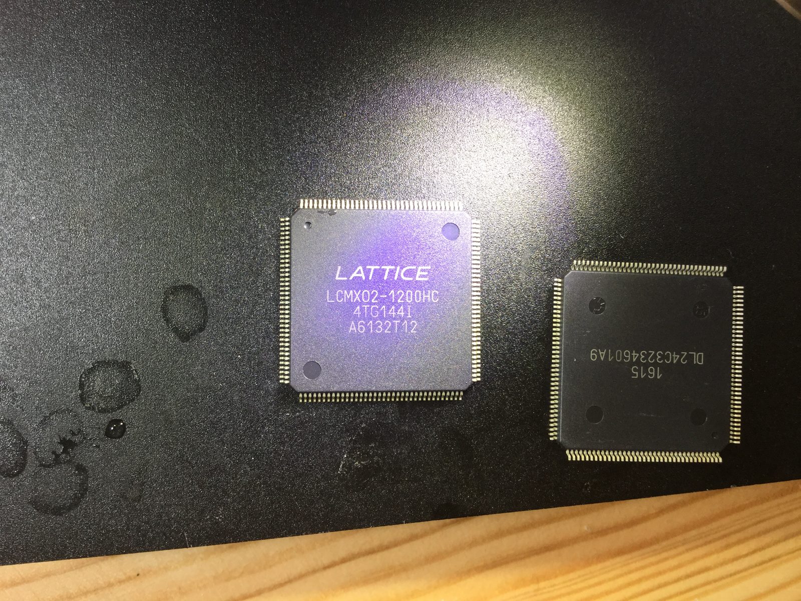 LCMX02-1200HC-4TG144