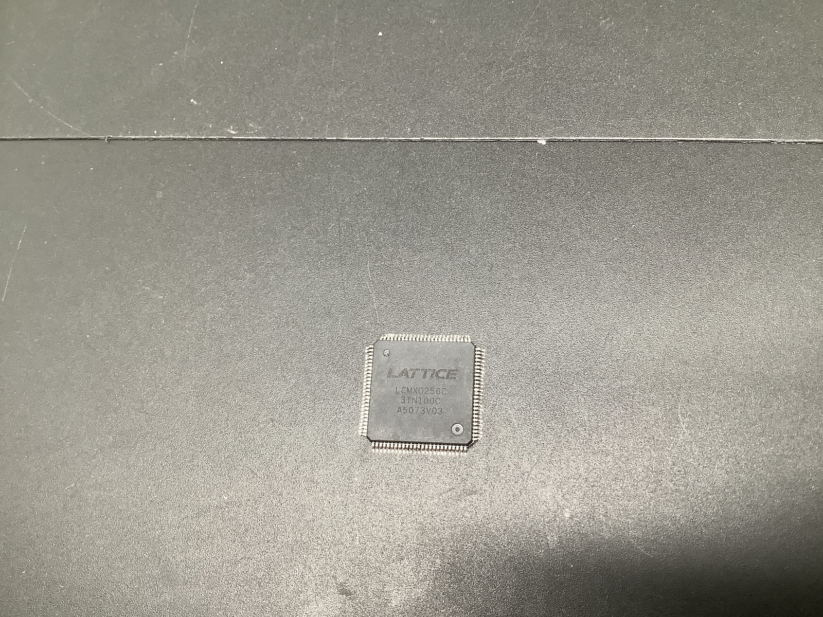 LCMX0256C3TN100C