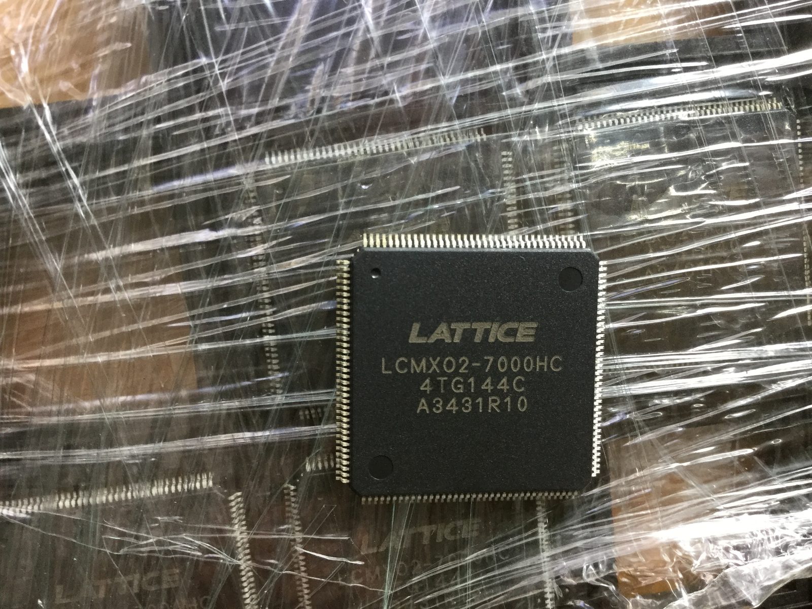 LCMXO2-7000HC-4TG144C