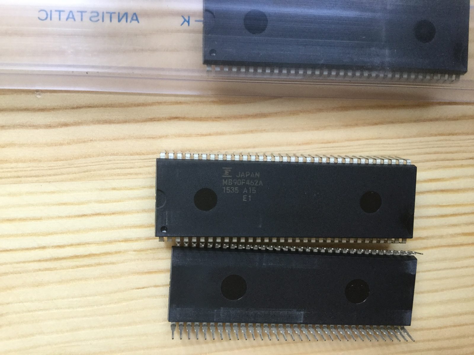 MB90F462A-DIP64