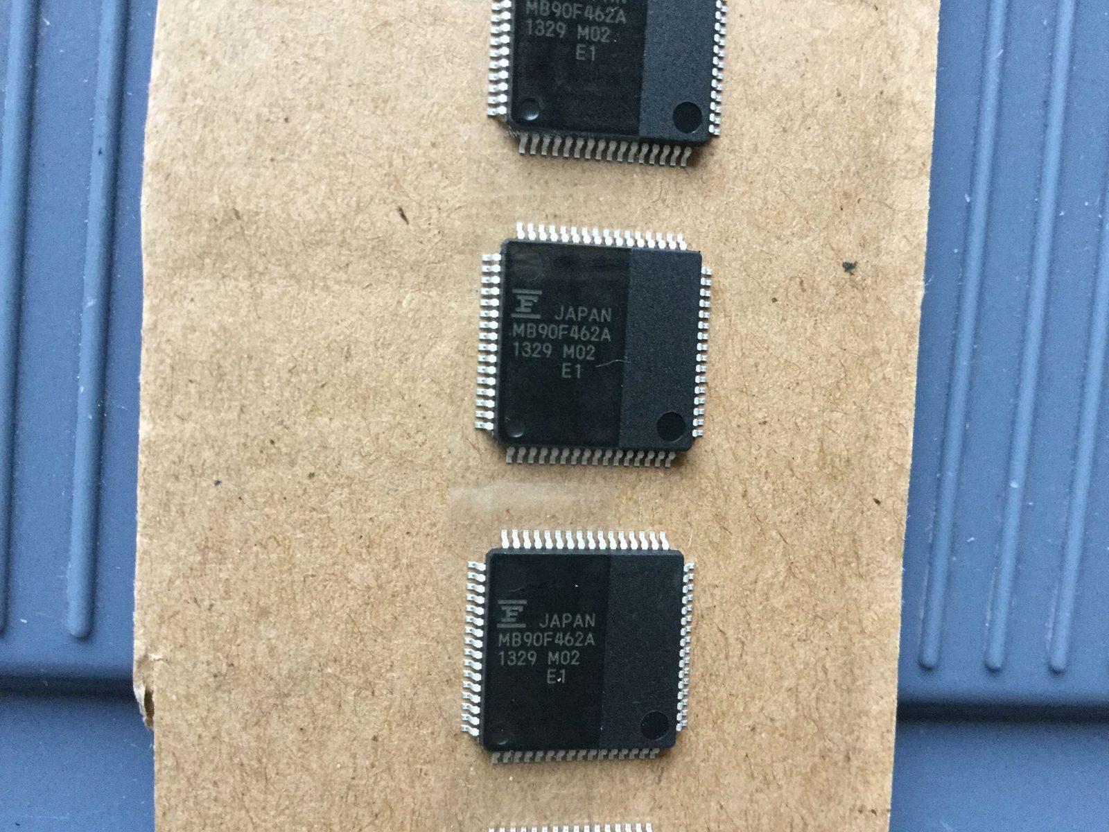 MB90F462APFM-GE1