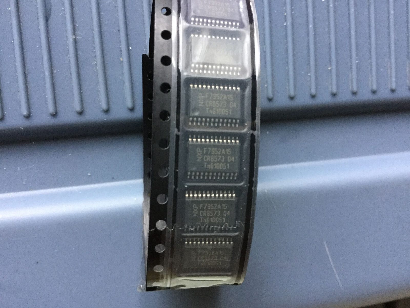 PCF7952A15