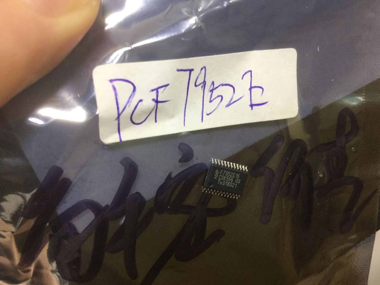 PCF7952E16