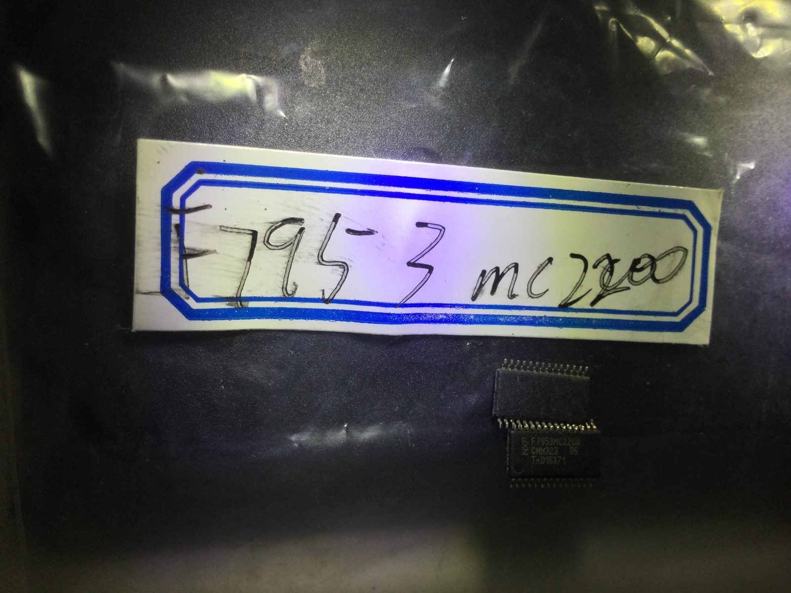 PCF7953PTTM1AC1812