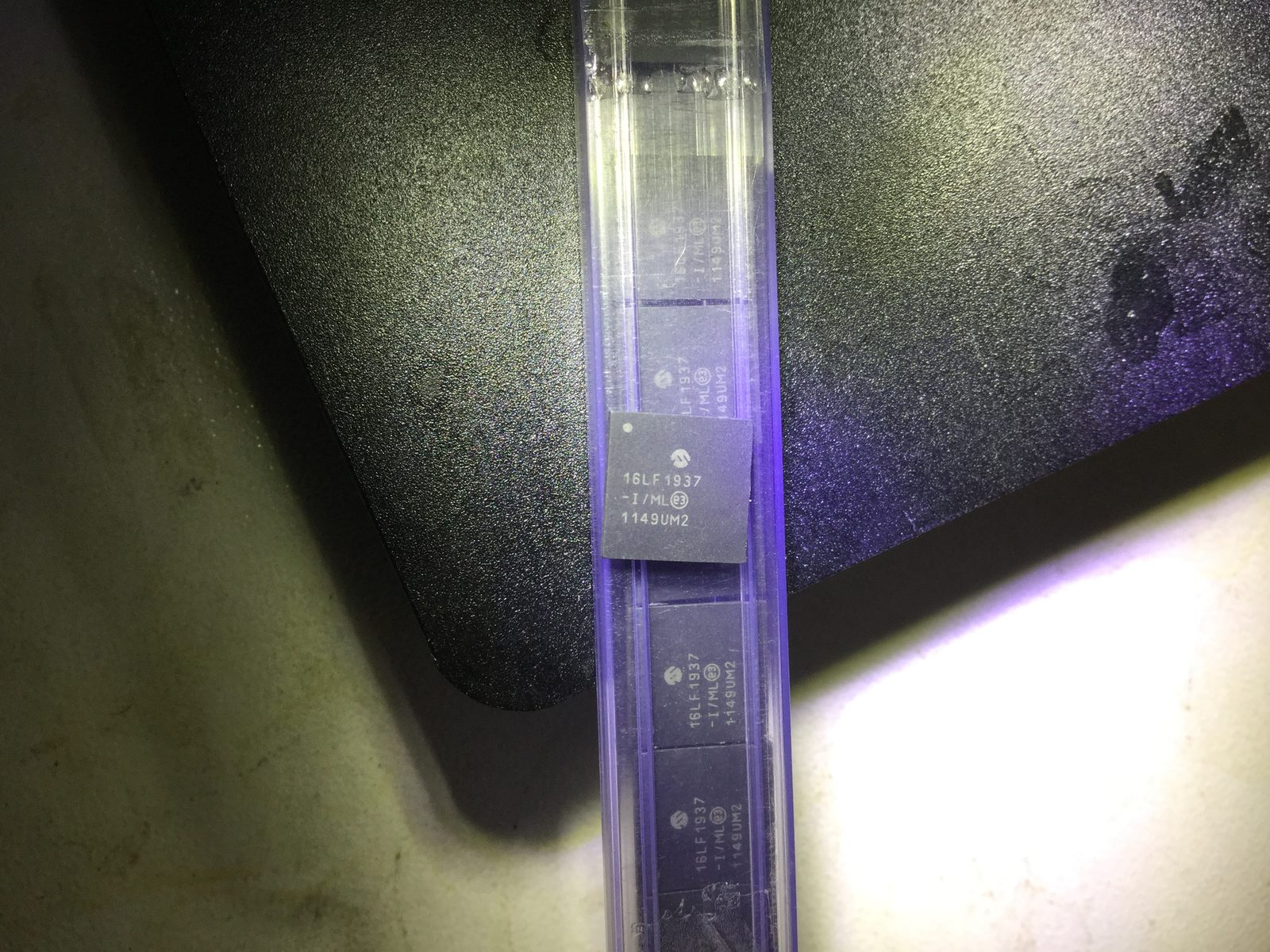 PIC16LF1947-I-PT