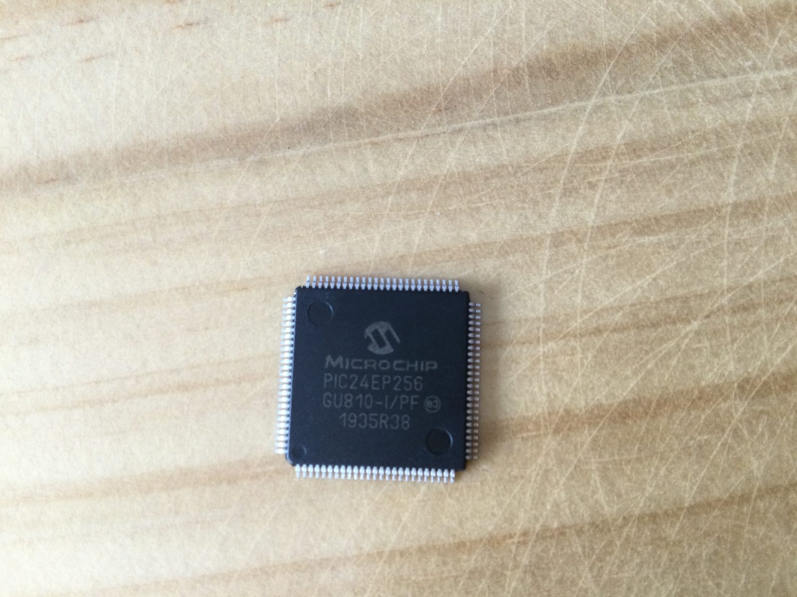 PIC24EP256GU810-I/PF