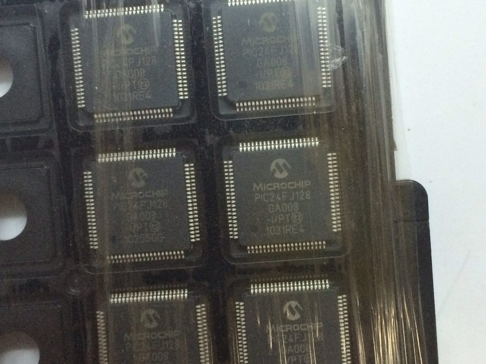 pic24fj128ga008-i/pt