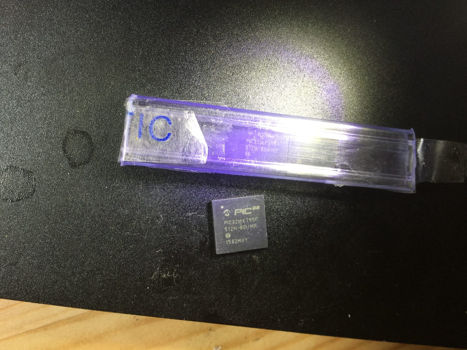 PIC32MX795F512H-80I-MR