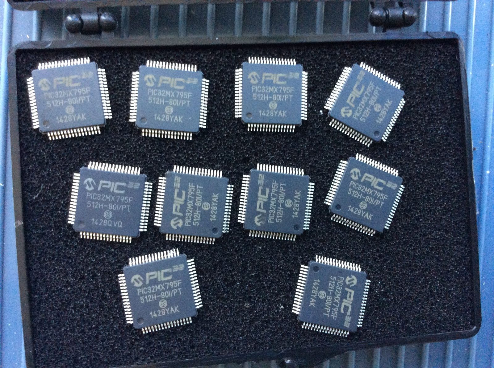 PIC32MX795F512H-80I/PT