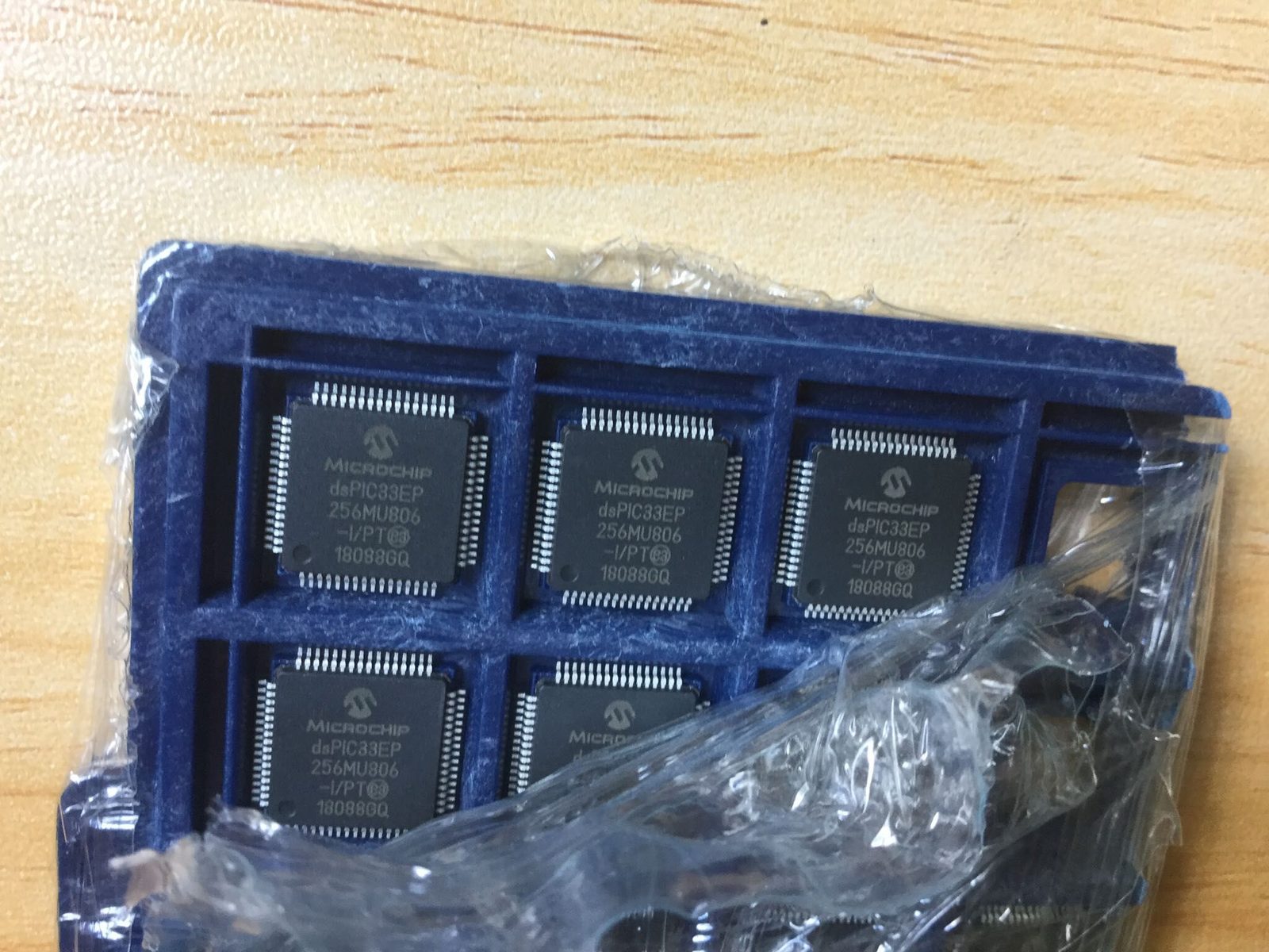 PIC33EP256MU806-I/PT