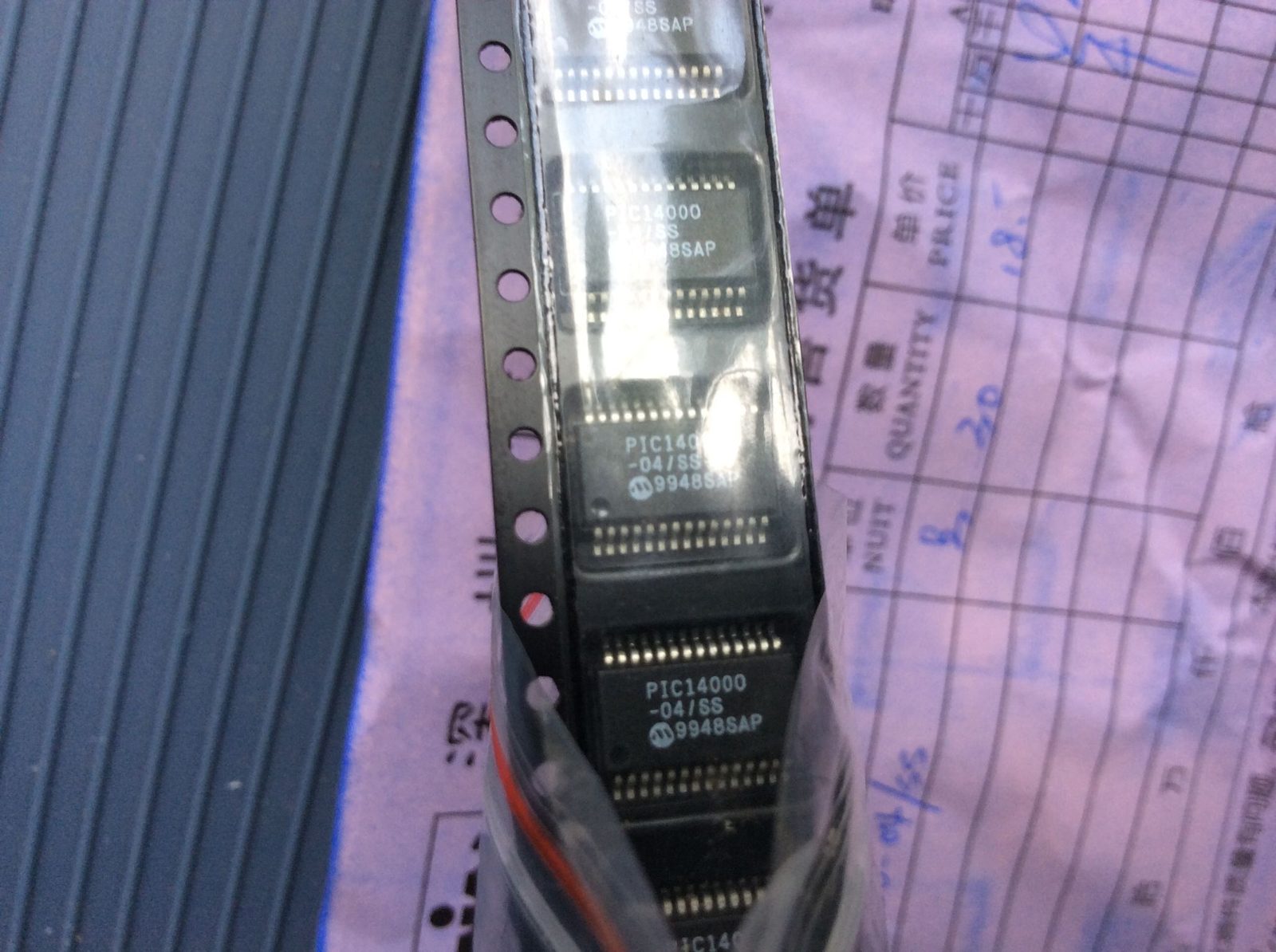 PIC14000-04