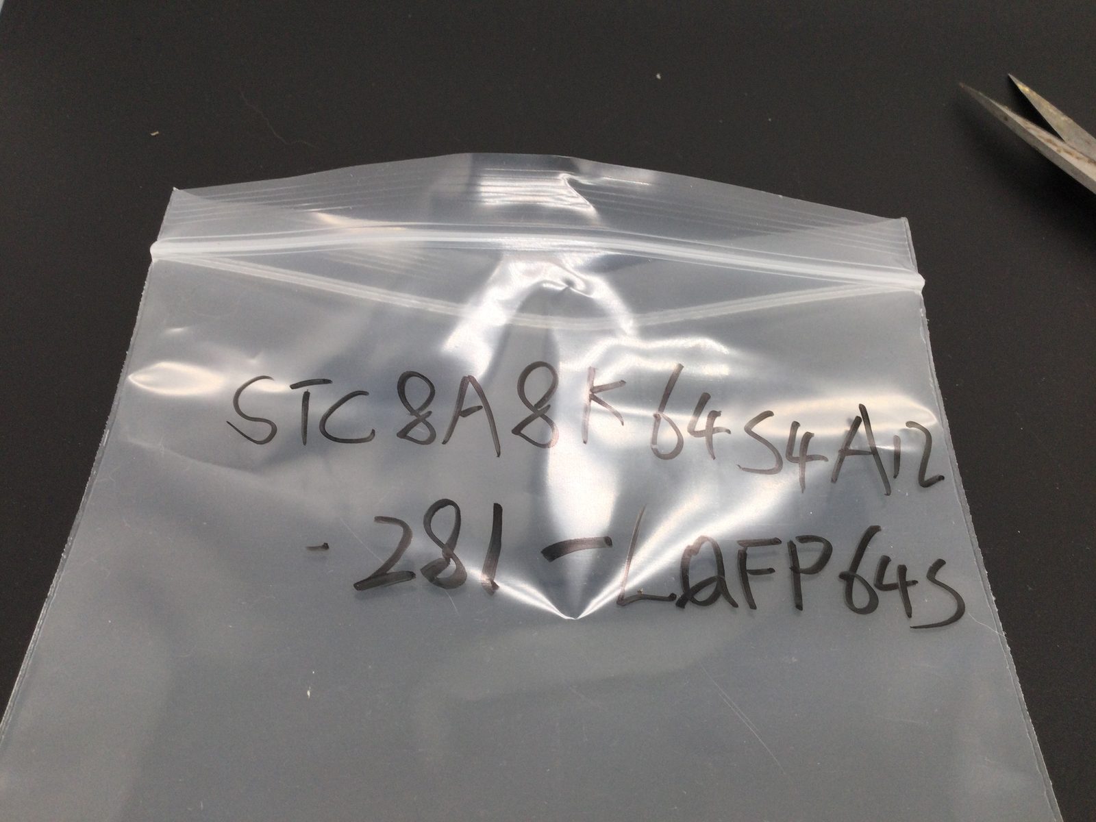 STC8A8K64S4A12-28I-LQFP64S