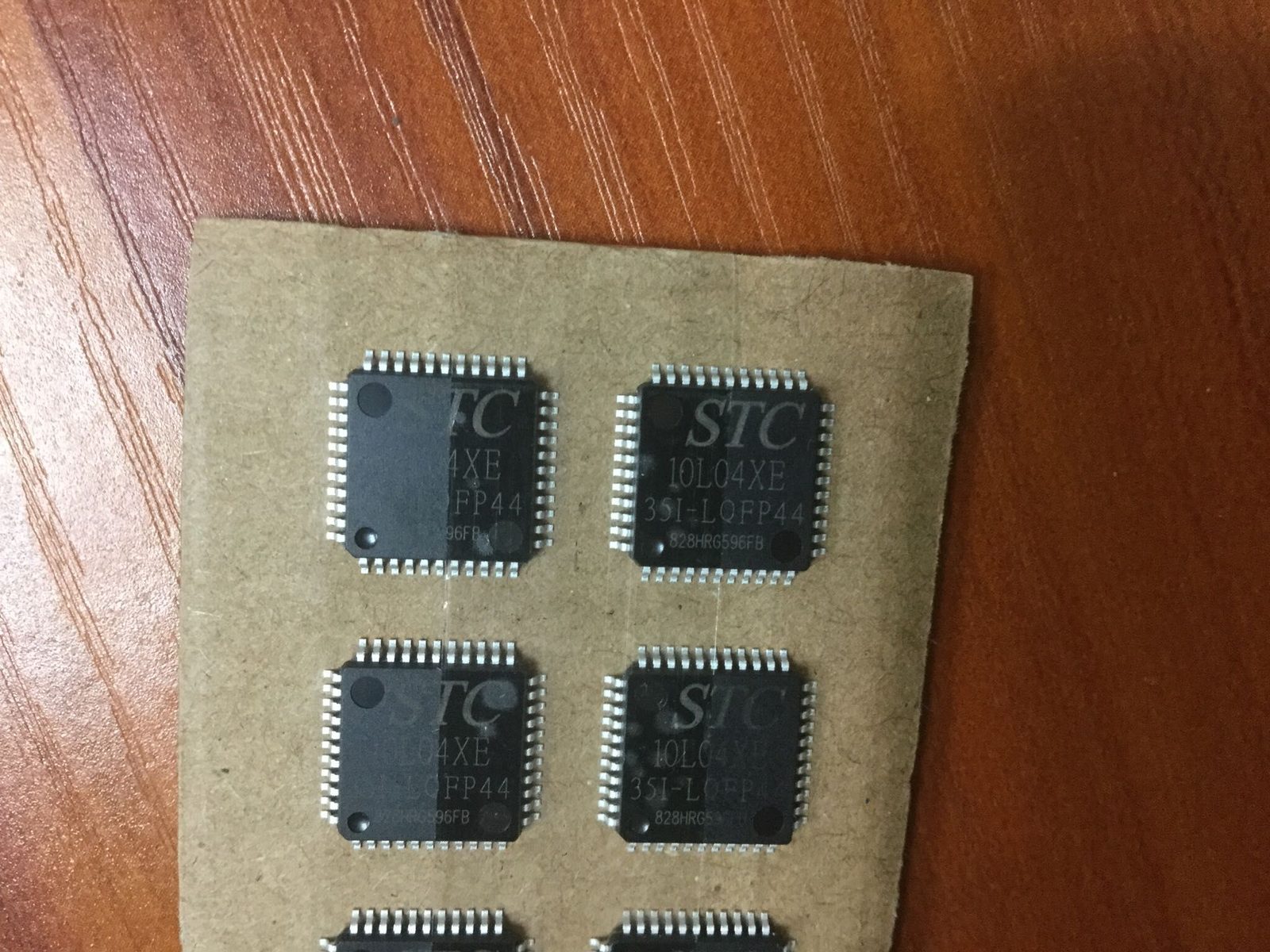 STC10L04XE-35I-LQFP44