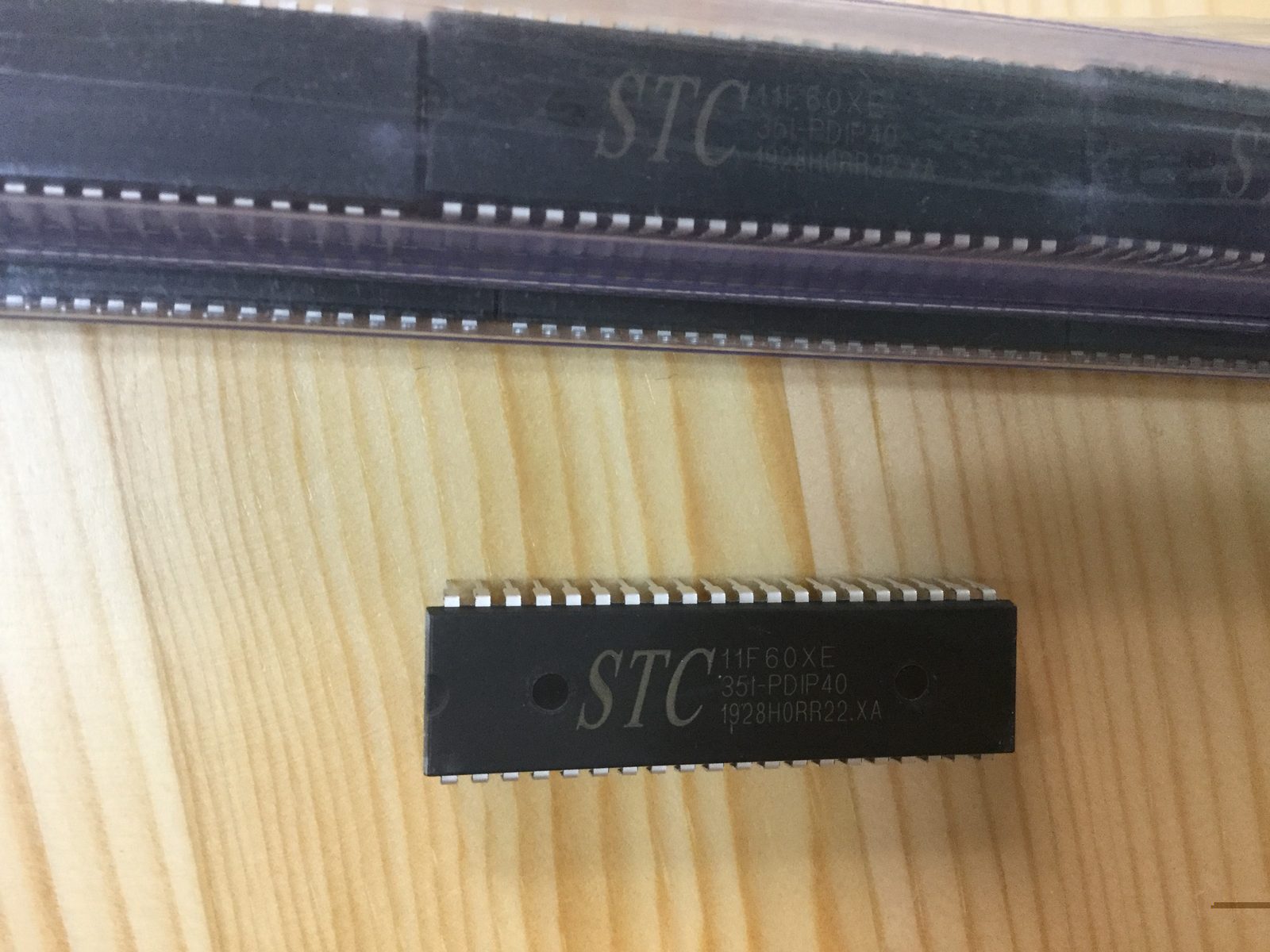 STC11F60XE-35I-PDIP40