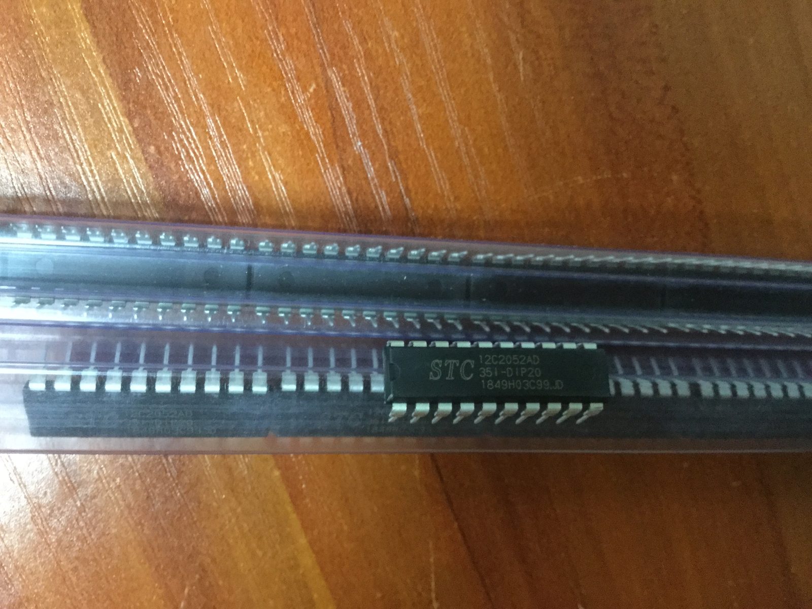 STC12C2052AD-35I-PDIP20