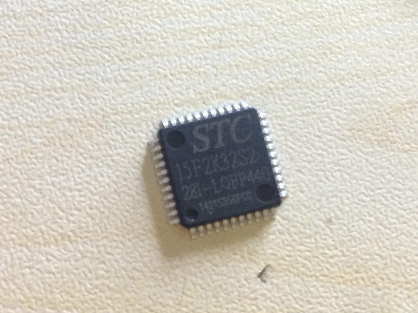 stc15f2k32s2-28i-lqfp44