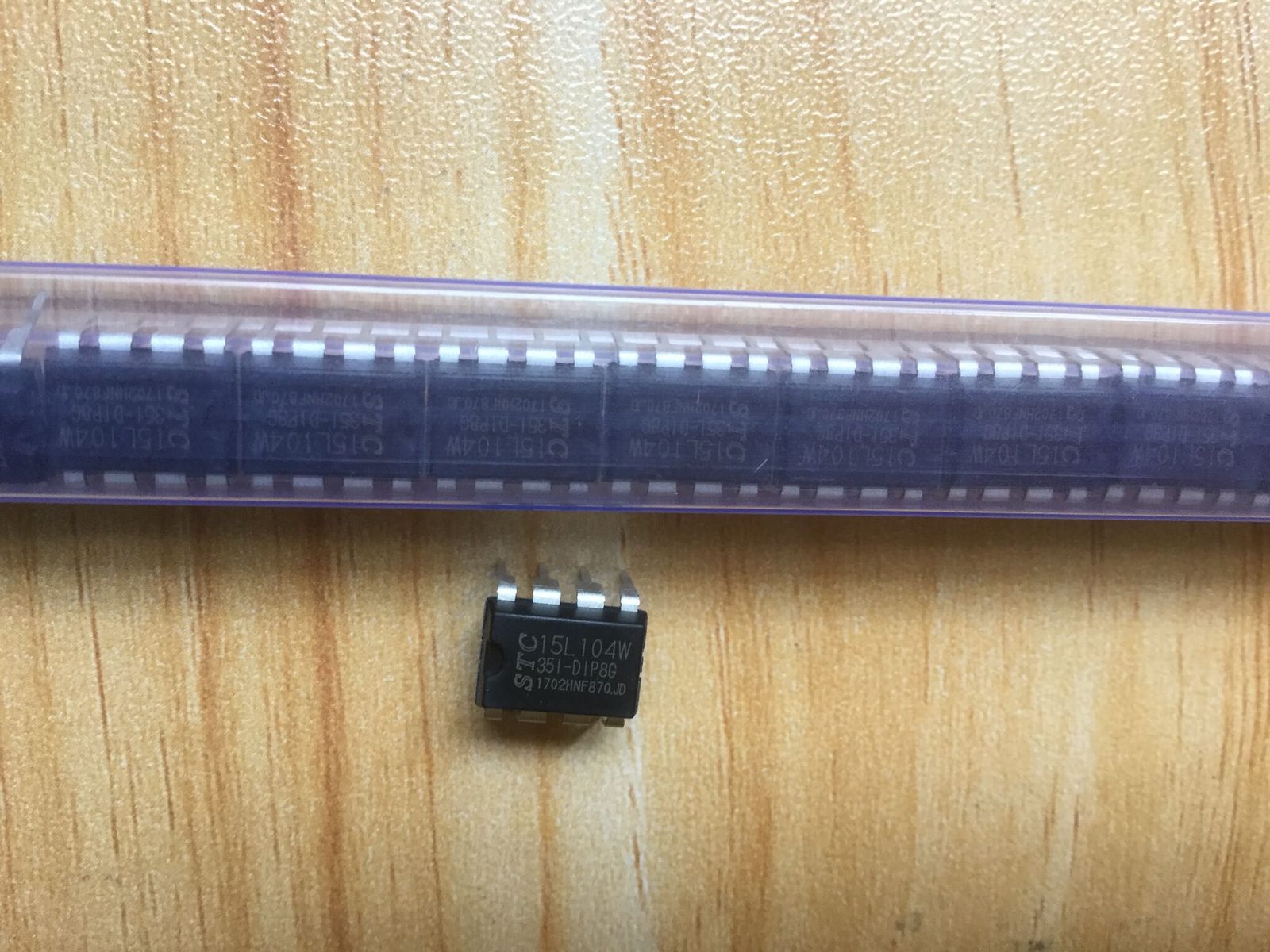 STC15L104W-35I-DIP8G