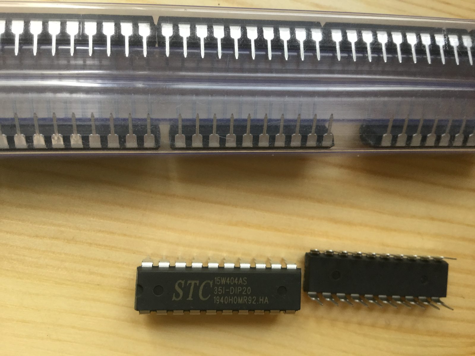 STC15W404AS-35I-DIP20