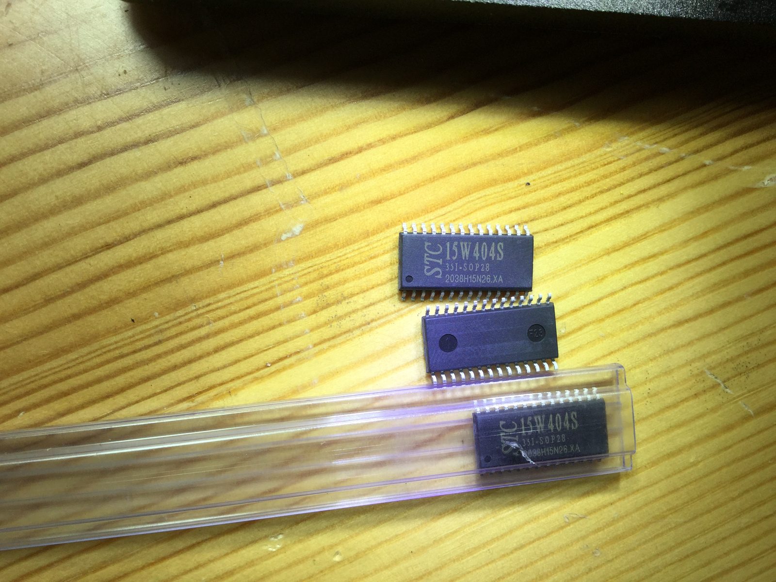 STC15W404S-35I-SOP28
