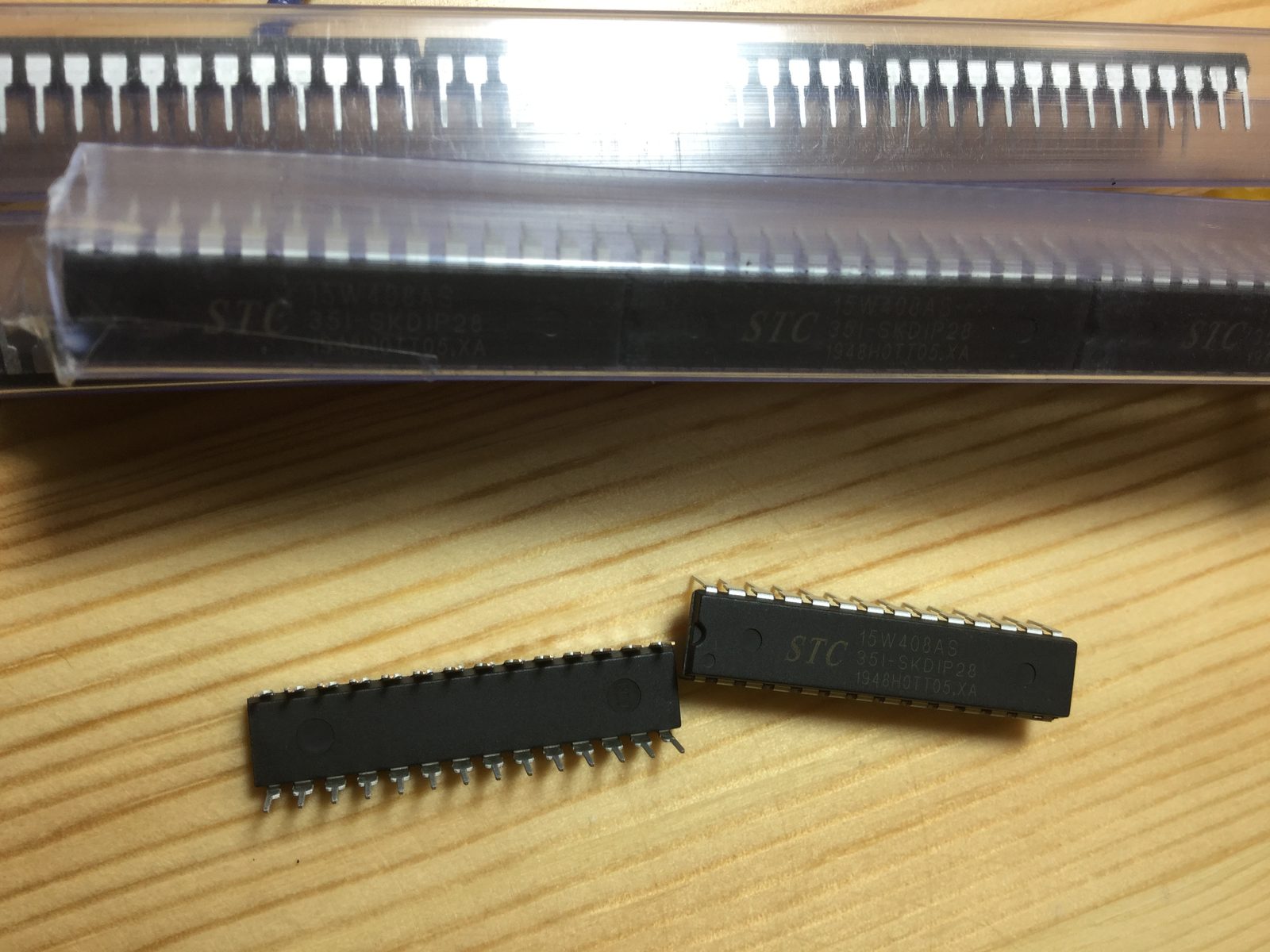 STC15W408AS-35I-SKDIP28