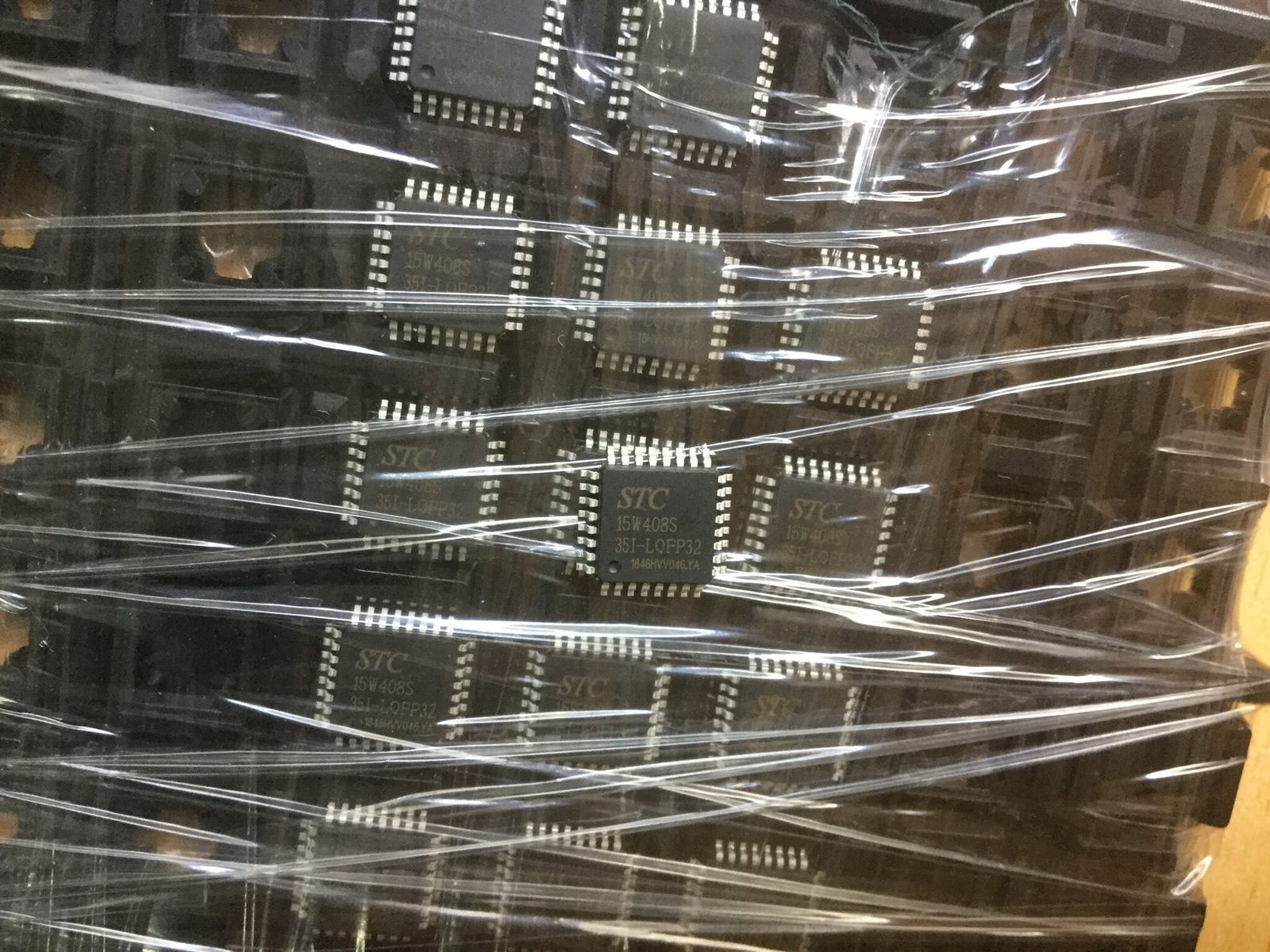 STC15W408S-35I-LQFP32