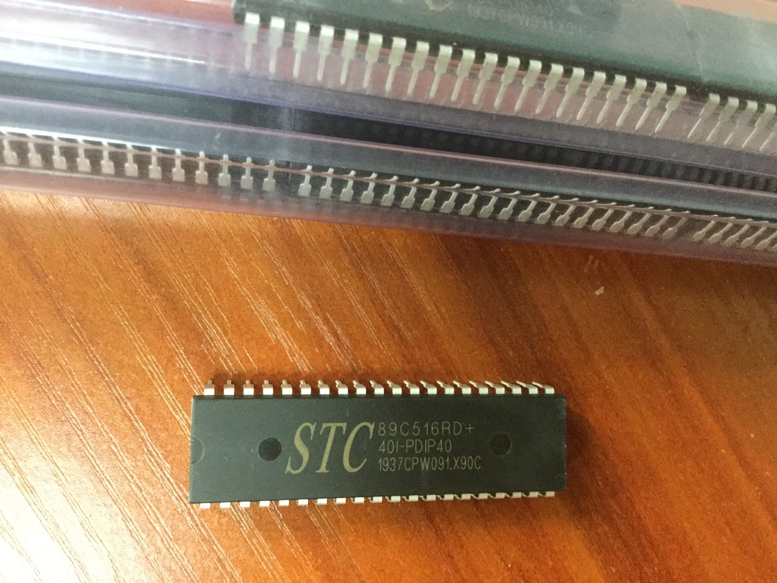 STC89C516RD+-40I-PDIP40-新