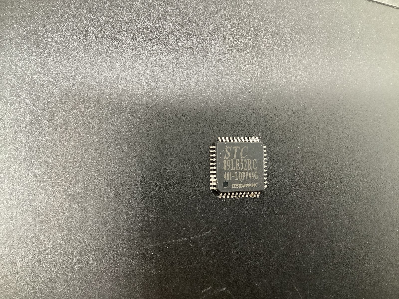 STC89LE52RC-40I-LQFP44G