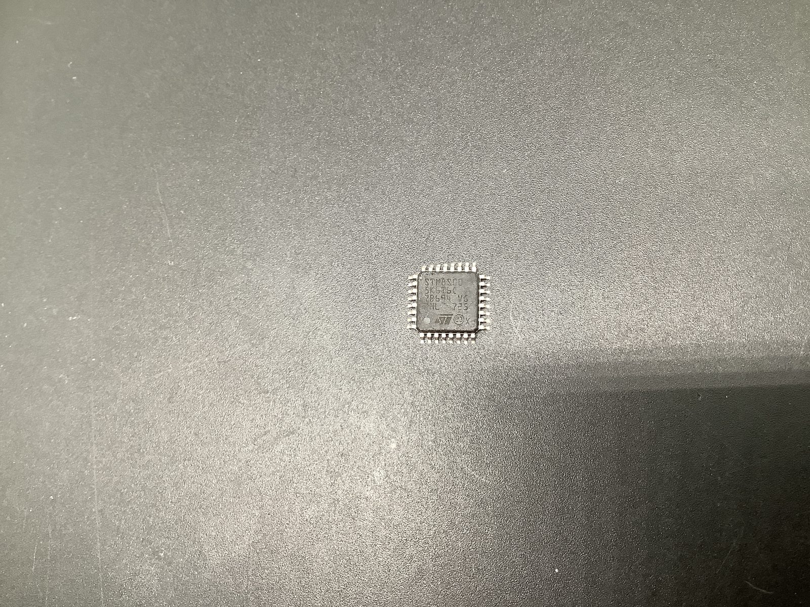 STM8S00SK6T6C