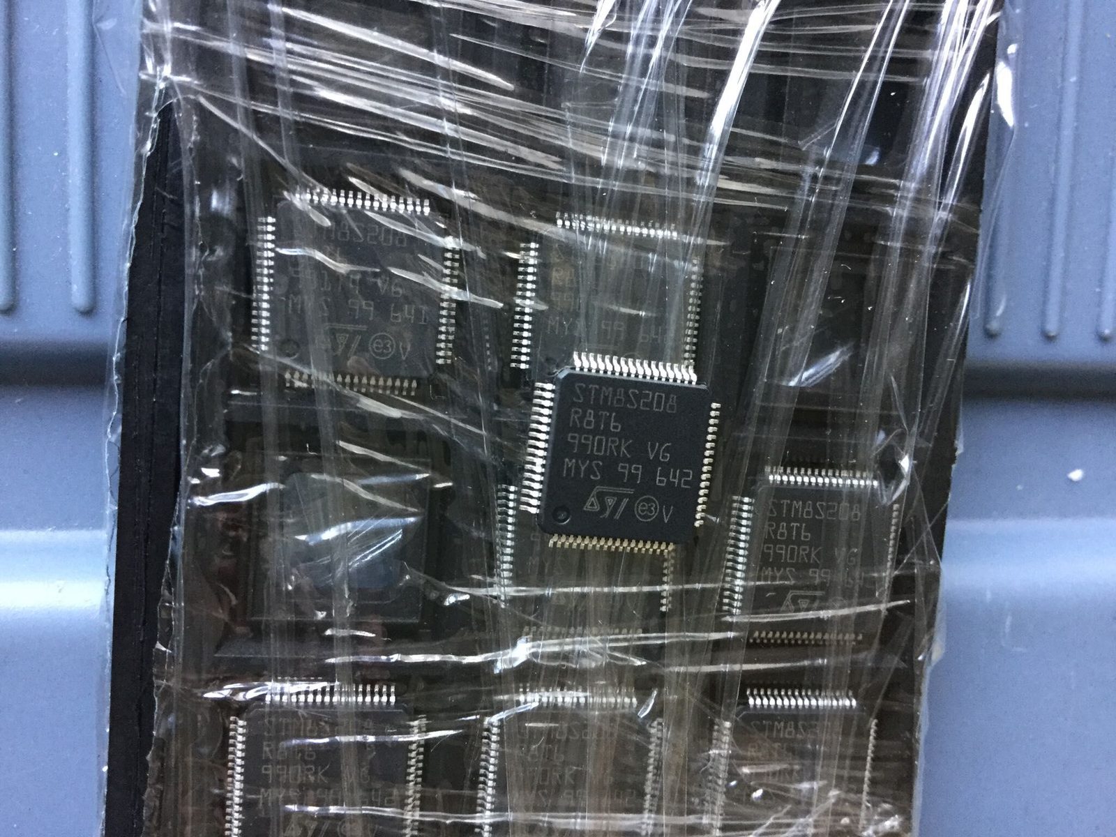 STM8S208R8T6
