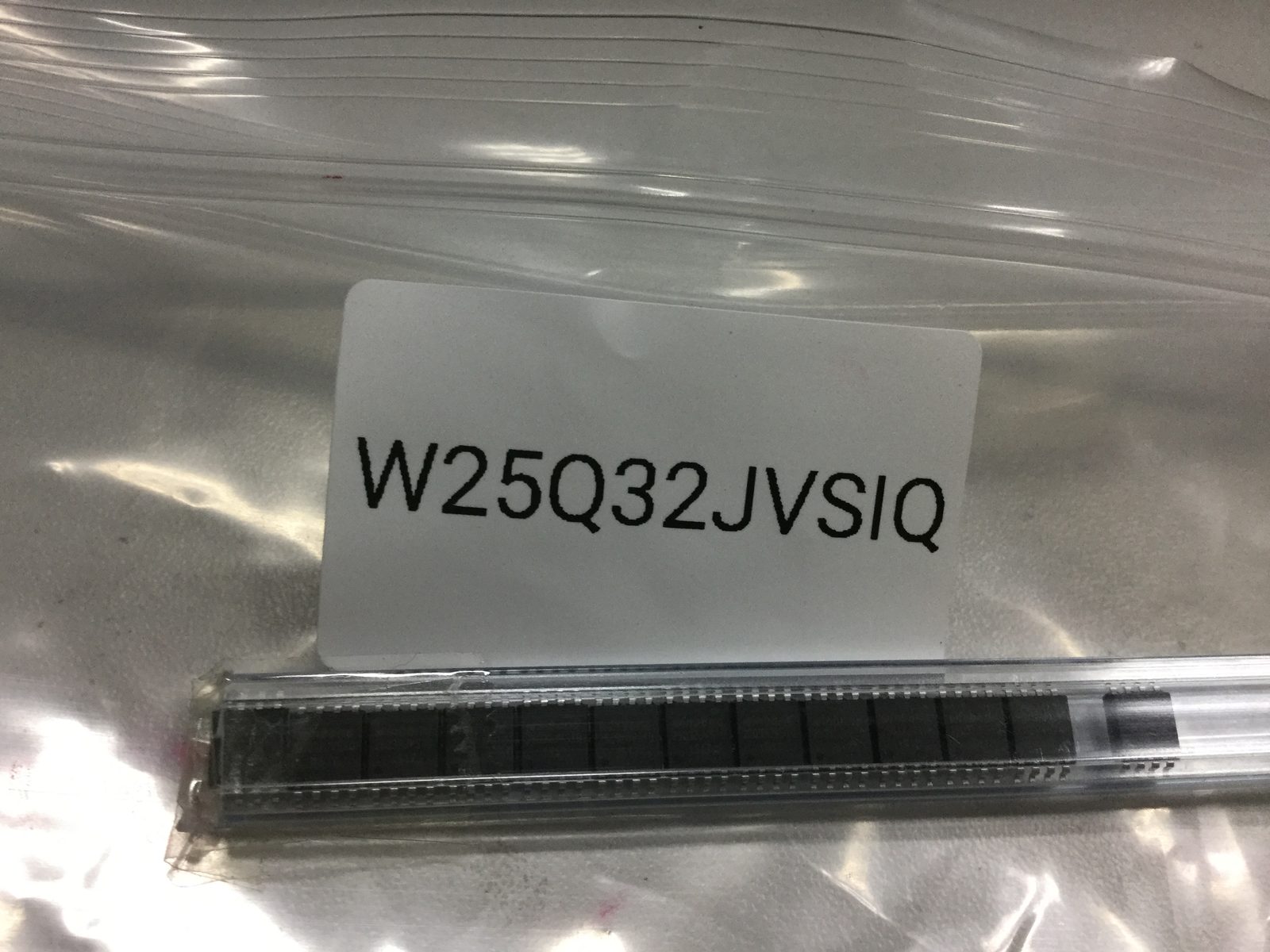 W25Q32JVSIQ