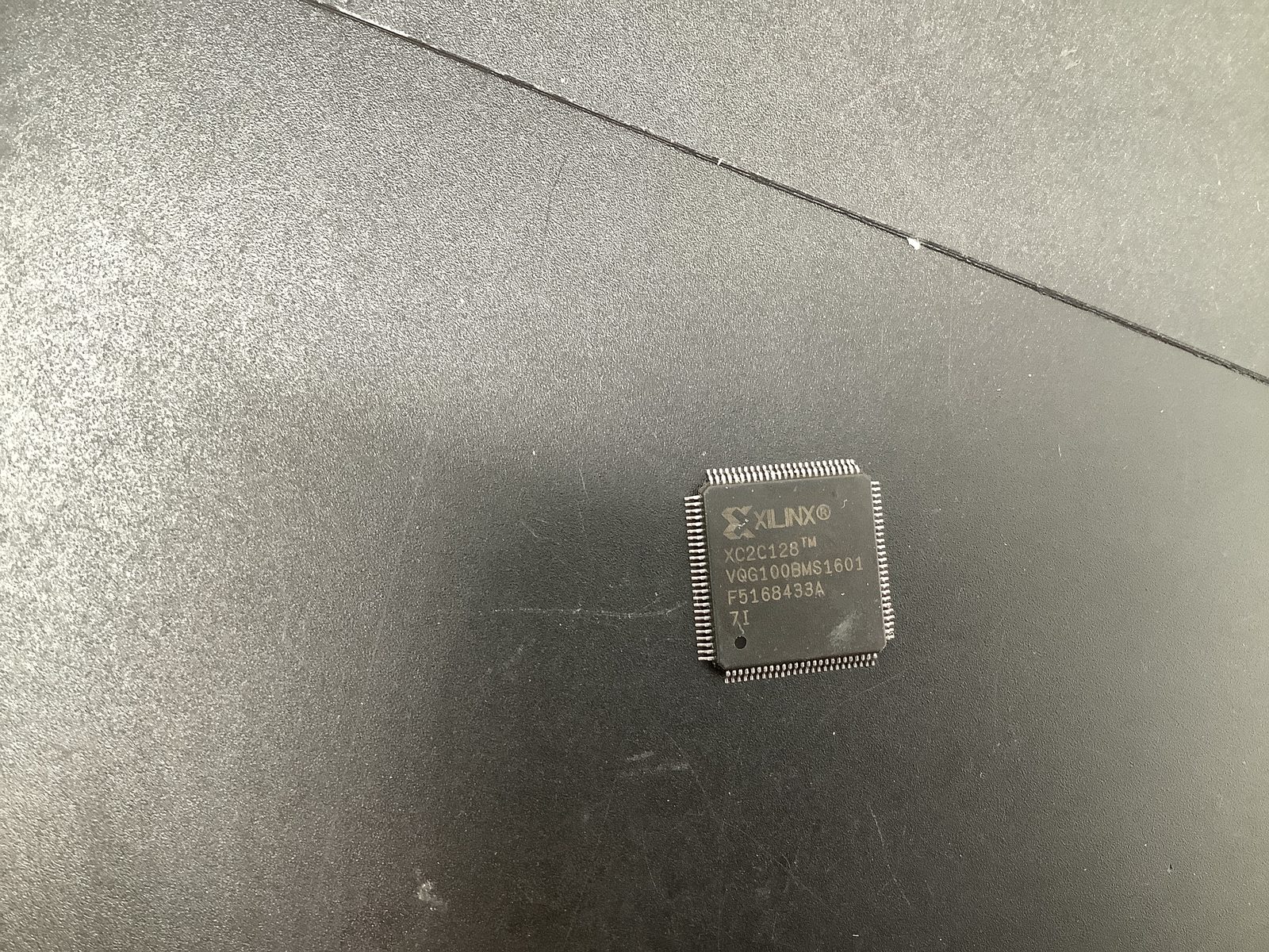XC2C128 VQG00BMS601