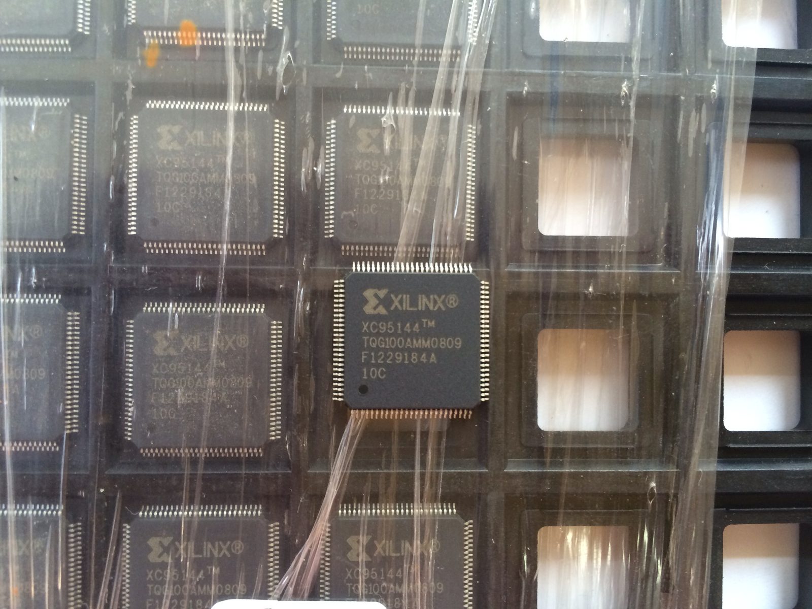 XC95144XL